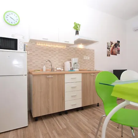 Apartment Suzana 1403 *