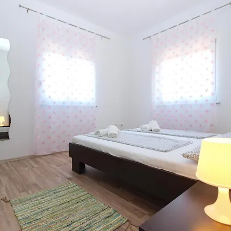 Suzana 1403