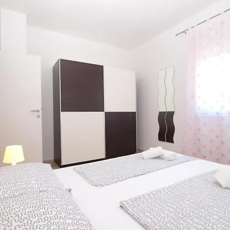 Suzana 1403 *
