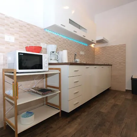 Suzana 1403 Fazana