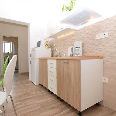 Apartment Suzana 1403 *