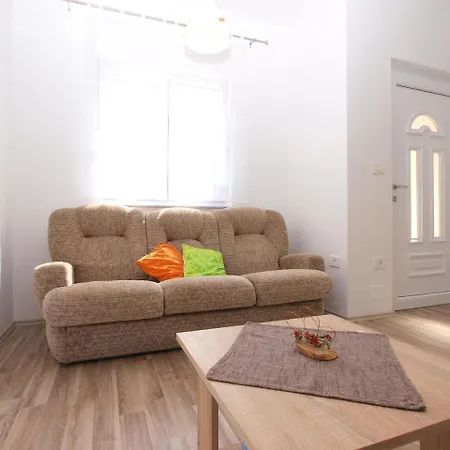 Apartment Suzana 1403 *