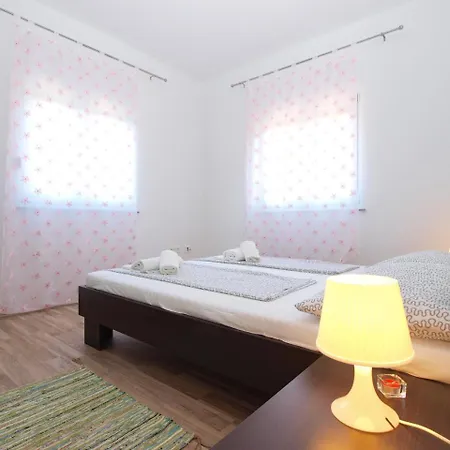 Suzana 1403 *