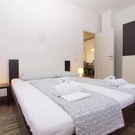 Apartament Suzana 1403 *